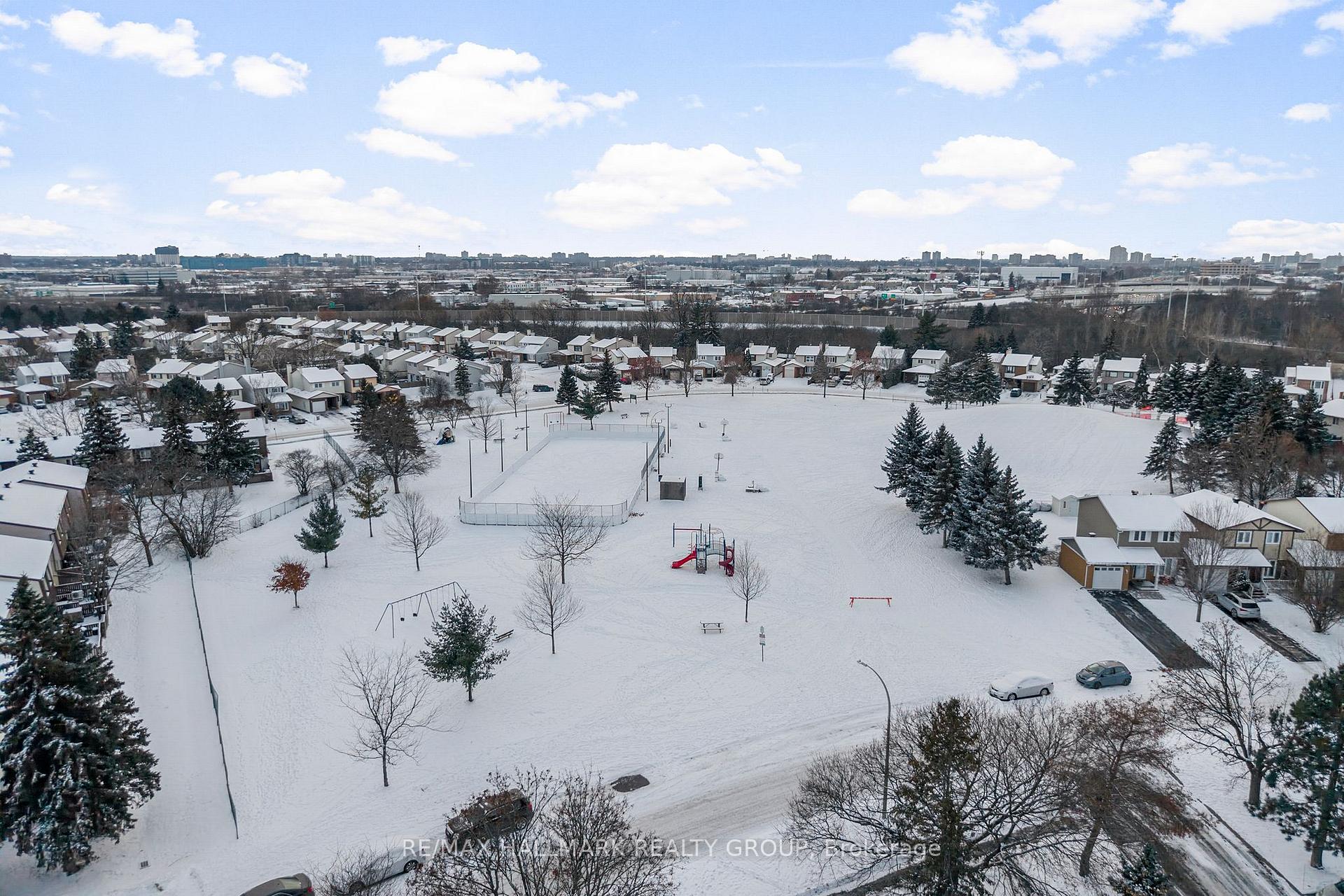 Photo 4 of 1314 Cedarcroft Crescent, Ottawa, Pineview — HOMEH