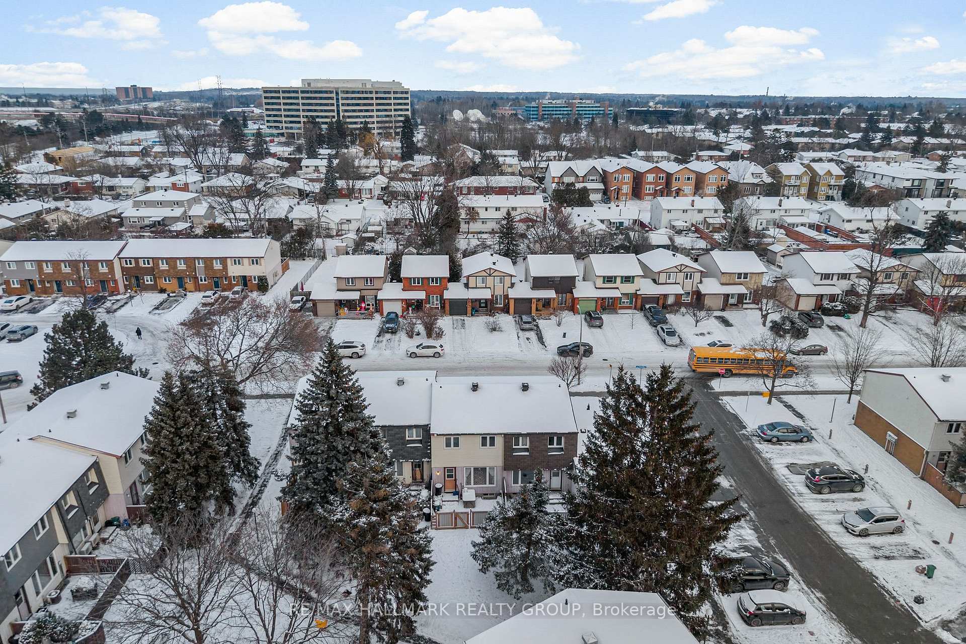 Photo 5 of 1314 Cedarcroft Crescent, Ottawa, Pineview — HOMEH