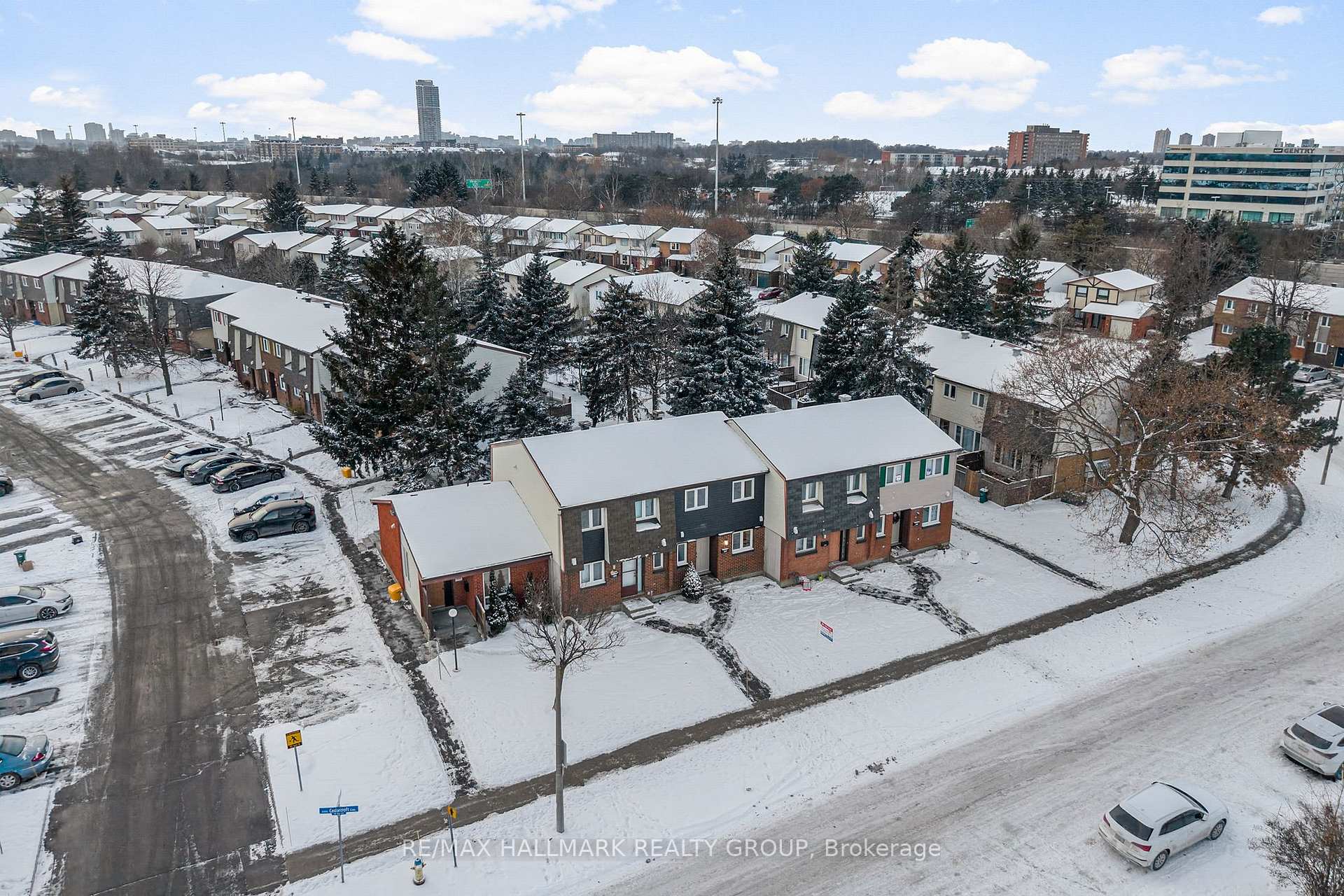 Photo 6 of 1314 Cedarcroft Crescent, Ottawa, Pineview — HOMEH