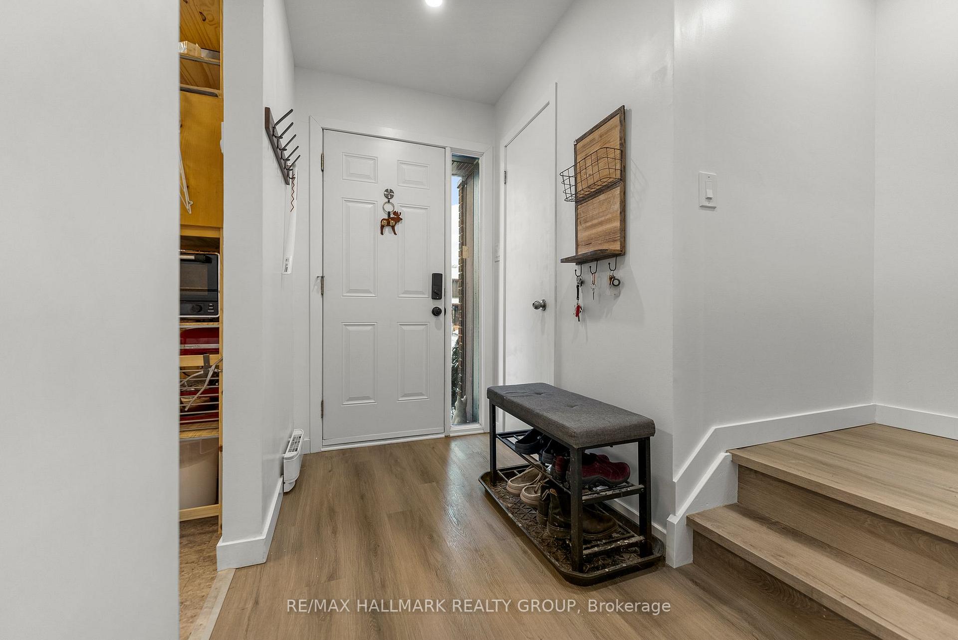 Photo 7 of 1314 Cedarcroft Crescent, Ottawa, Pineview — HOMEH