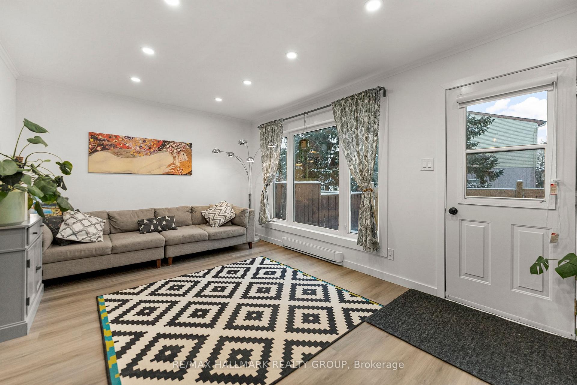 Photo 8 of 1314 Cedarcroft Crescent, Ottawa, Pineview — HOMEH