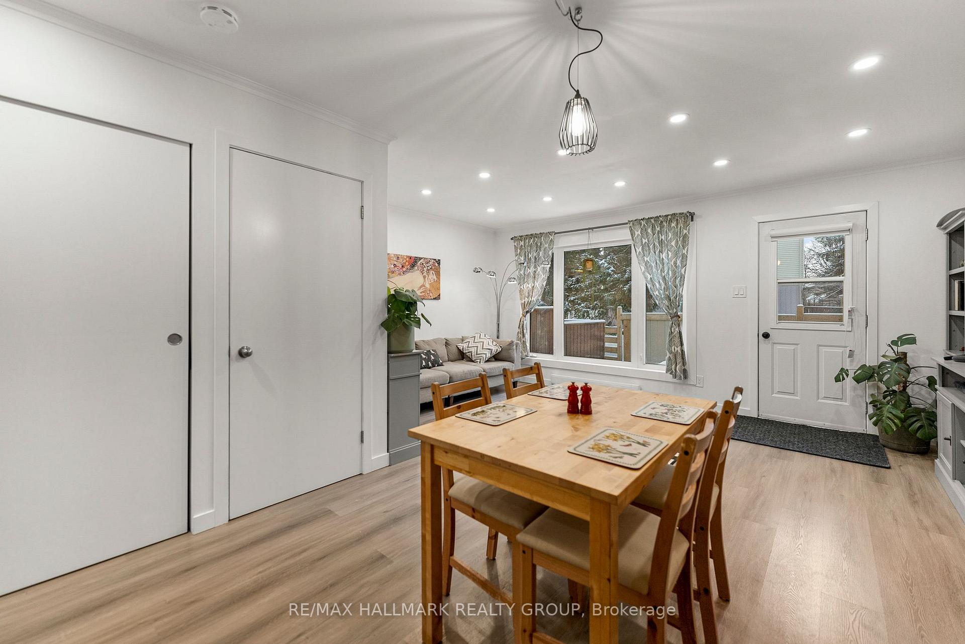 Photo 10 of 1314 Cedarcroft Crescent, Ottawa, Pineview — HOMEH