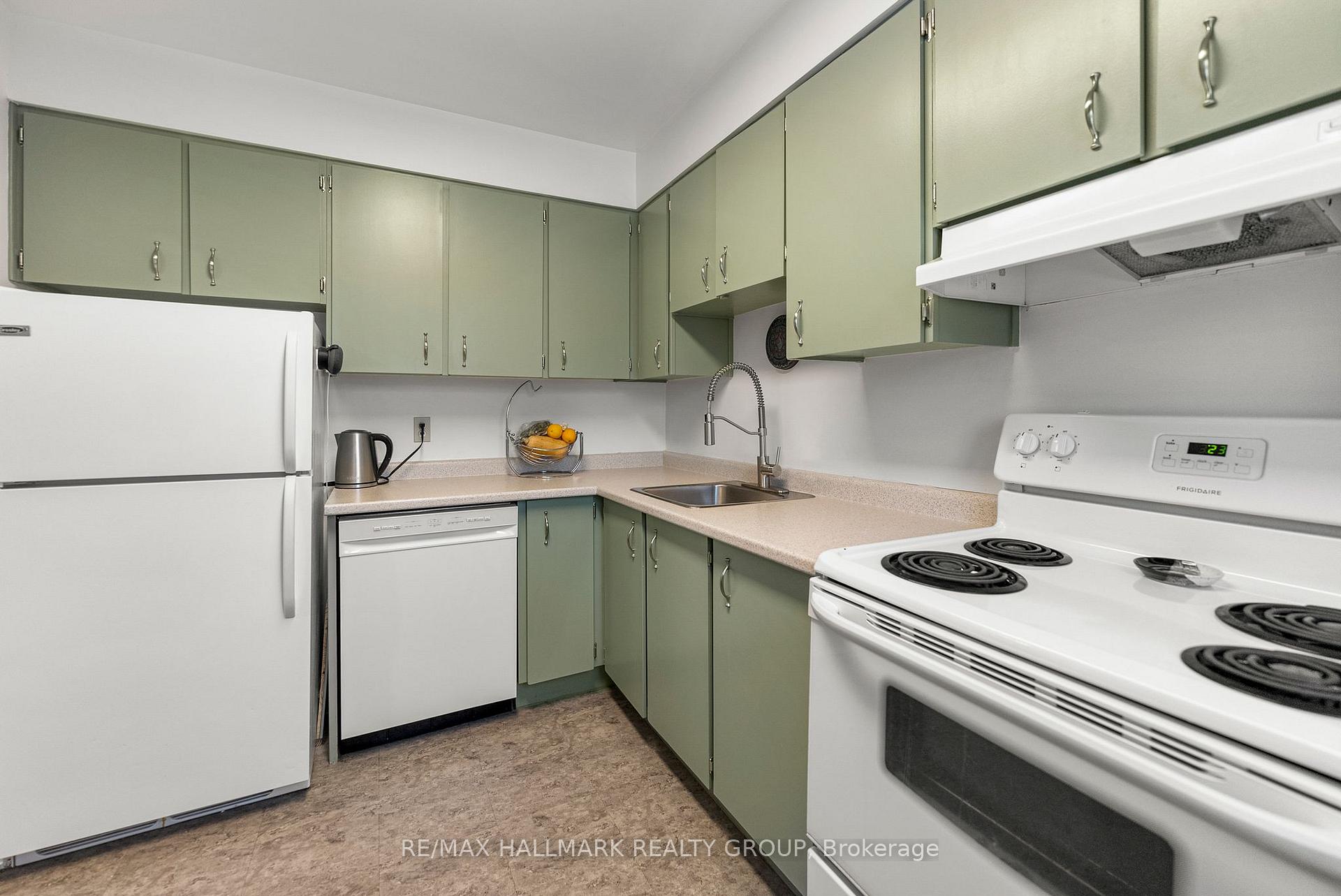 Photo 13 of 1314 Cedarcroft Crescent, Ottawa, Pineview — HOMEH