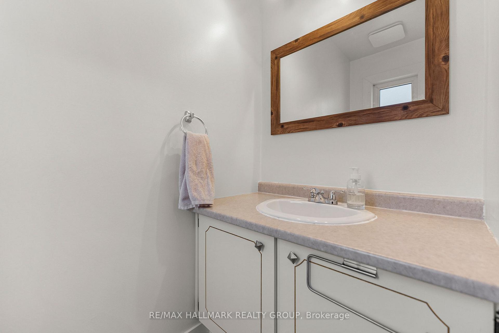 Photo 15 of 1314 Cedarcroft Crescent, Ottawa, Pineview — HOMEH