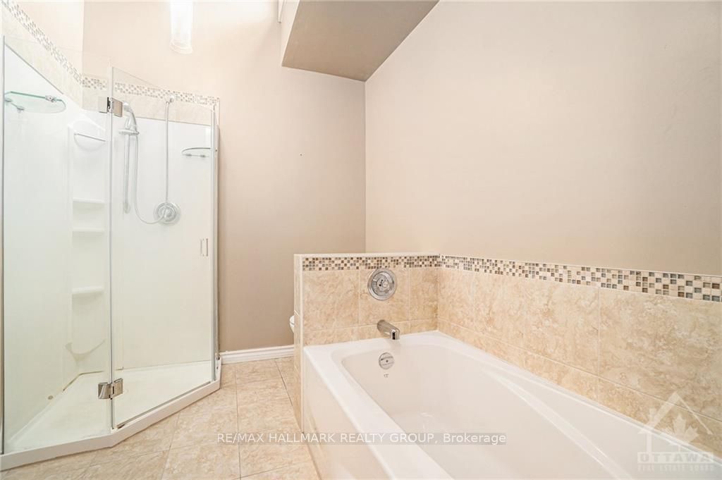 Photo 19 of 1 Roche Place, Ottawa, Crystal Beach — HOMEH