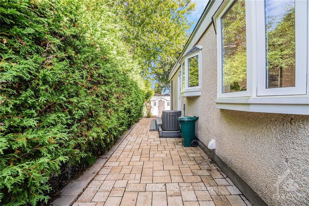 Photo 26 of 1 Roche Place, Ottawa, Crystal Beach — HOMEH