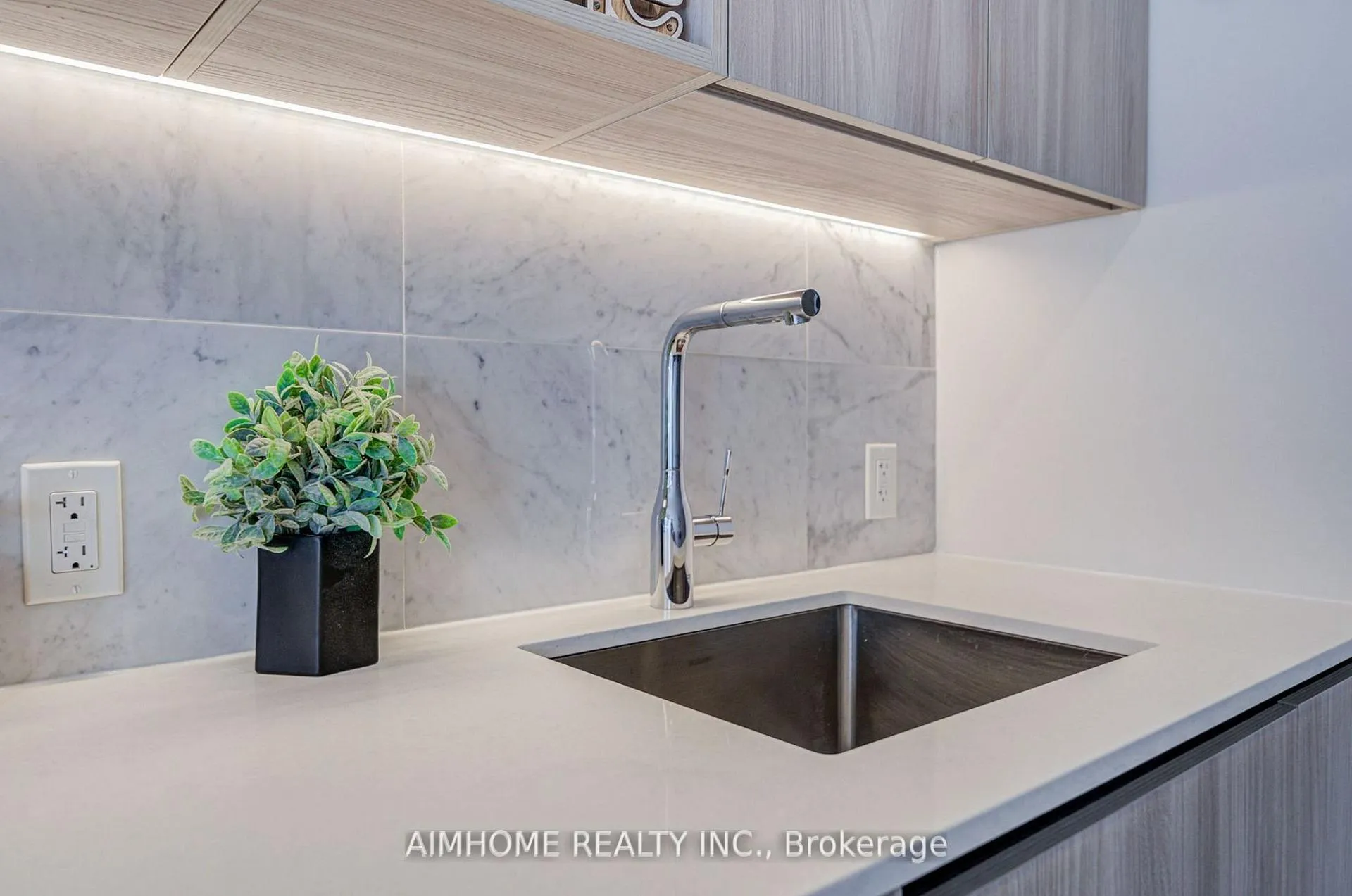 Photo 12 of Unit 1102, 19 Bathurst Street, Toronto, Waterfront Communities — HOMEH