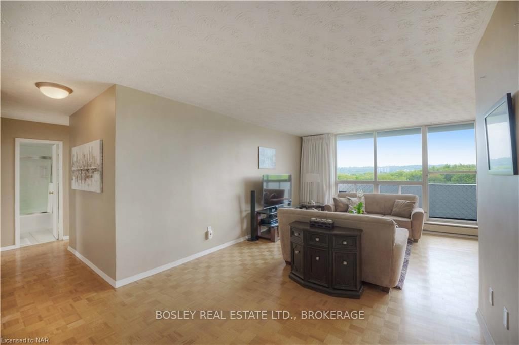 Photo 6 of Unit 804, 35 Towering Heights Boulevard, St. Catharines, Glendale/Glenridge — HOMEH