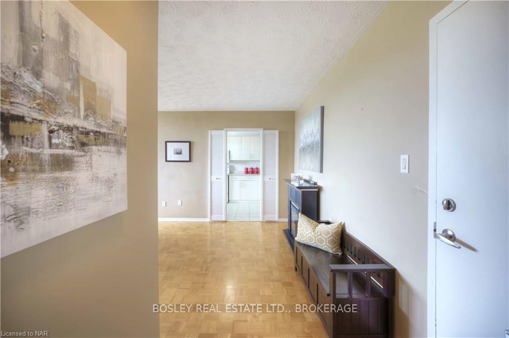 Photo 4 of Unit 804, 35 Towering Heights Boulevard, St. Catharines, Glendale/Glenridge — HOMEH
