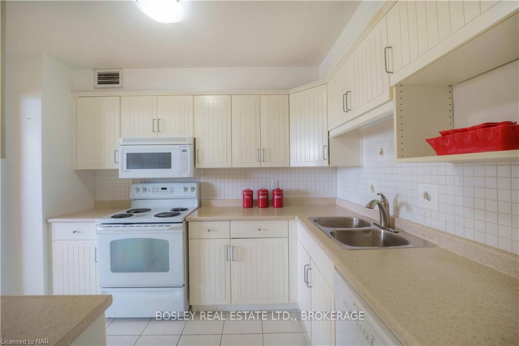 Photo 8 of Unit 804, 35 Towering Heights Boulevard, St. Catharines, Glendale/Glenridge — HOMEH