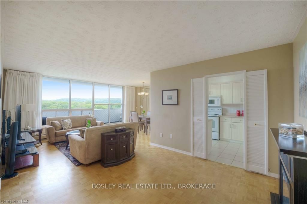 Photo 5 of Unit 804, 35 Towering Heights Boulevard, St. Catharines, Glendale/Glenridge — HOMEH