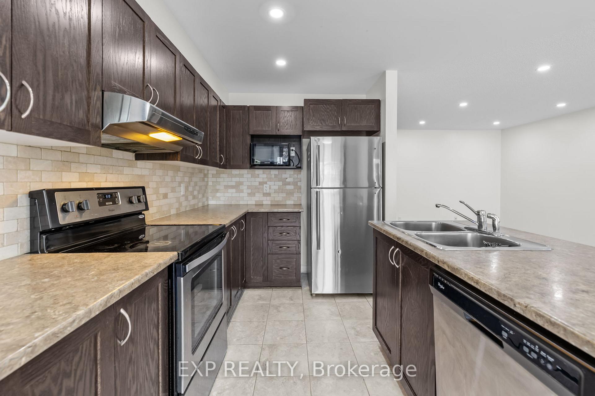 Photo 14 of 213 Mancini Way, Ottawa, Barrhaven - Strandherd — HOMEH