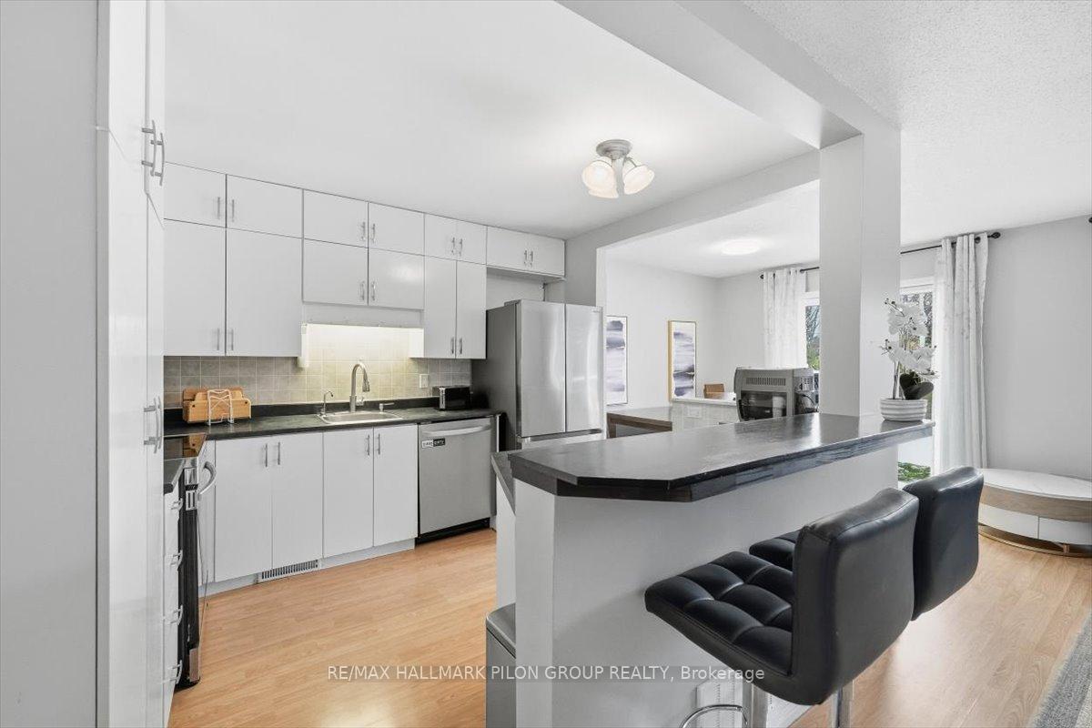 Photo 2 of 420 Valade Crescent, Ottawa, Fallingbrook/Pineridge — HOMEH