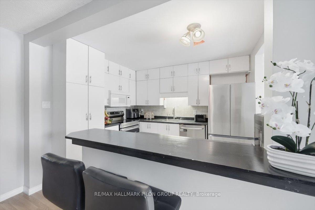 Photo 3 of 420 Valade Crescent, Ottawa, Fallingbrook/Pineridge — HOMEH