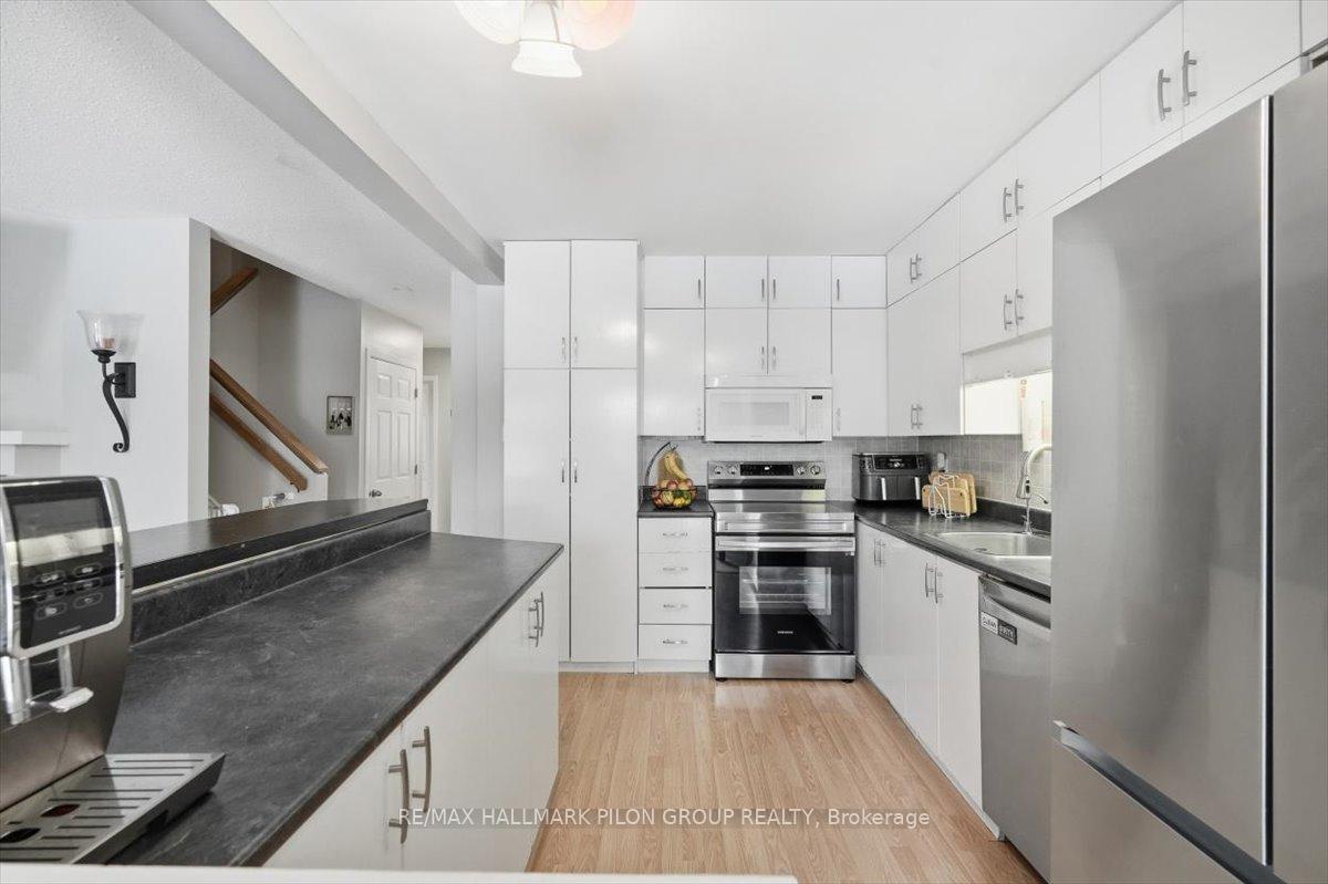 Photo 4 of 420 Valade Crescent, Ottawa, Fallingbrook/Pineridge — HOMEH