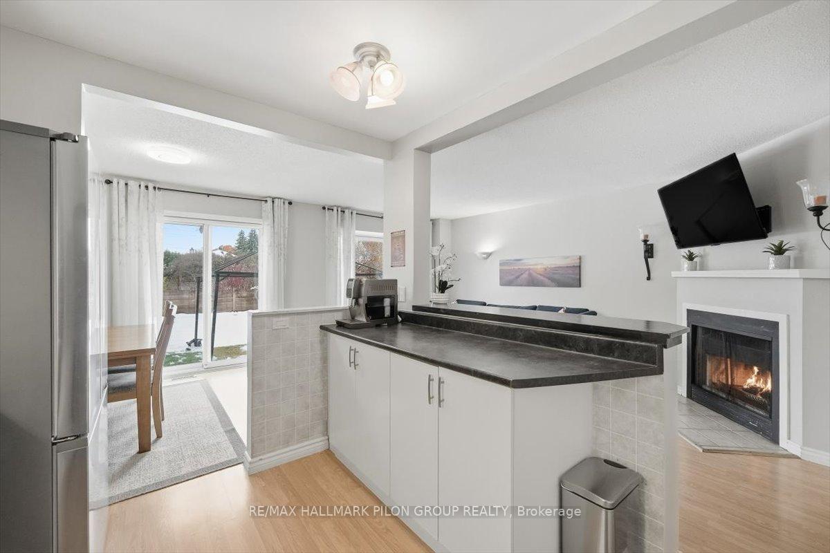 Photo 5 of 420 Valade Crescent, Ottawa, Fallingbrook/Pineridge — HOMEH