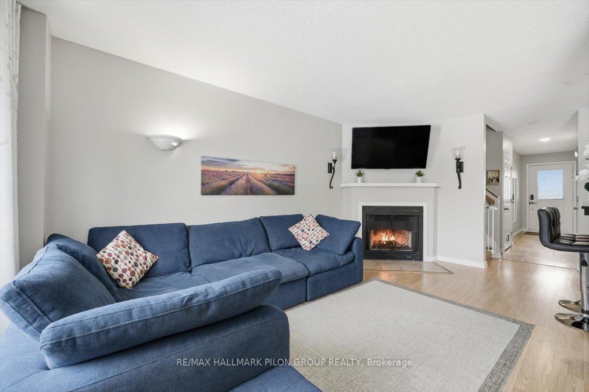 Photo 6 of 420 Valade Crescent, Ottawa, Fallingbrook/Pineridge — HOMEH