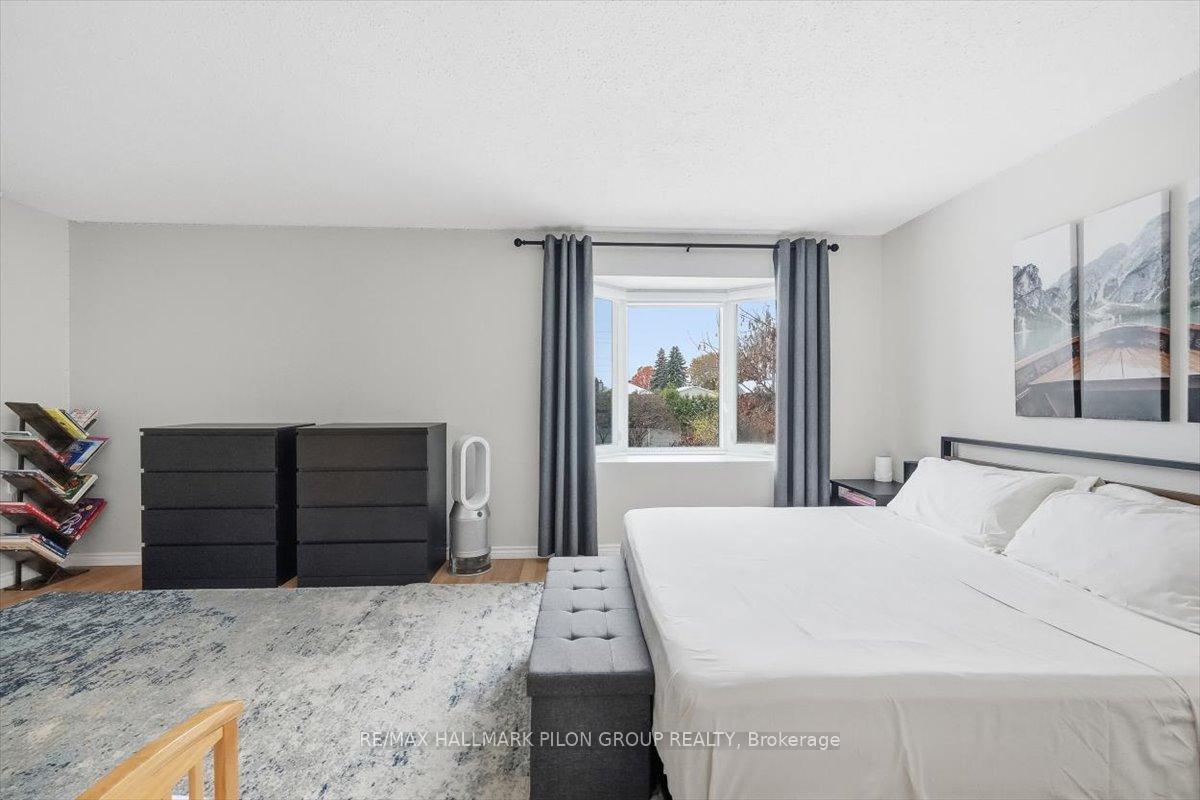 Photo 11 of 420 Valade Crescent, Ottawa, Fallingbrook/Pineridge — HOMEH