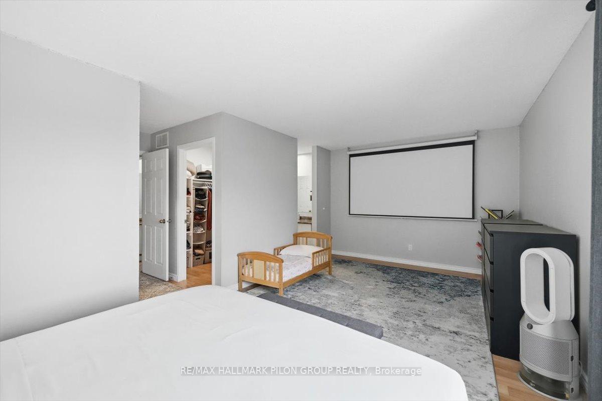 Photo 12 of 420 Valade Crescent, Ottawa, Fallingbrook/Pineridge — HOMEH