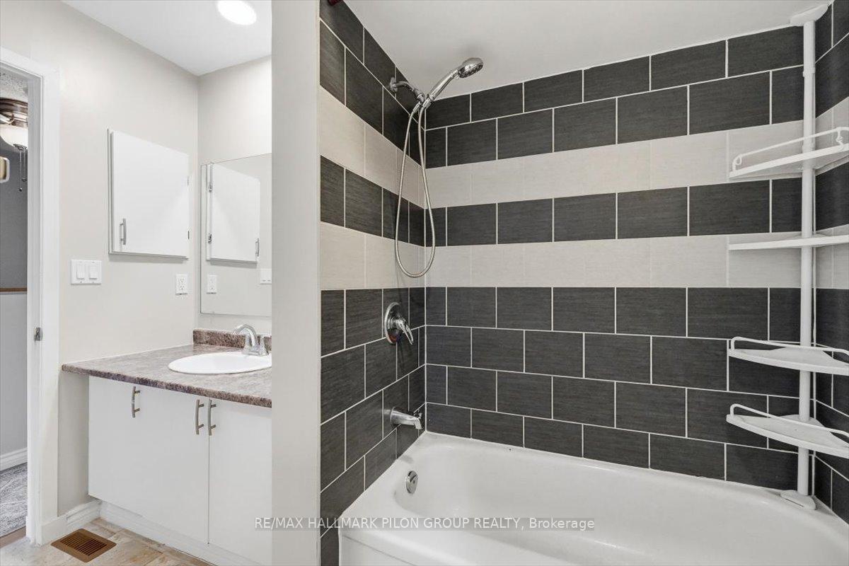 Photo 15 of 420 Valade Crescent, Ottawa, Fallingbrook/Pineridge — HOMEH