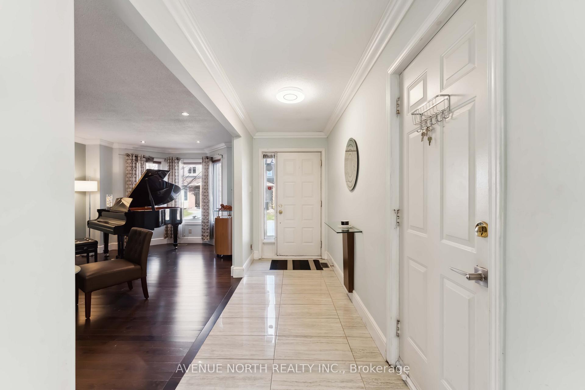 Photo 4 of 57 Buckingham Private, Ottawa, Hunt Club Woods — HOMEH