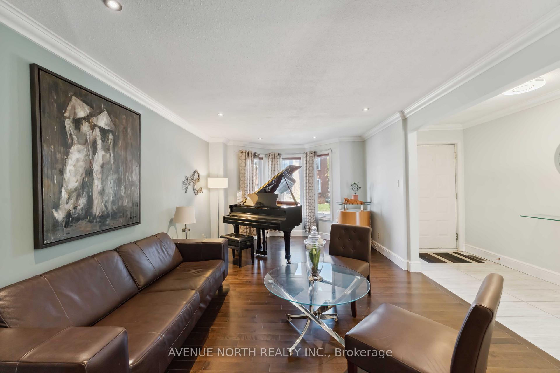 Photo 5 of 57 Buckingham Private, Ottawa, Hunt Club Woods — HOMEH