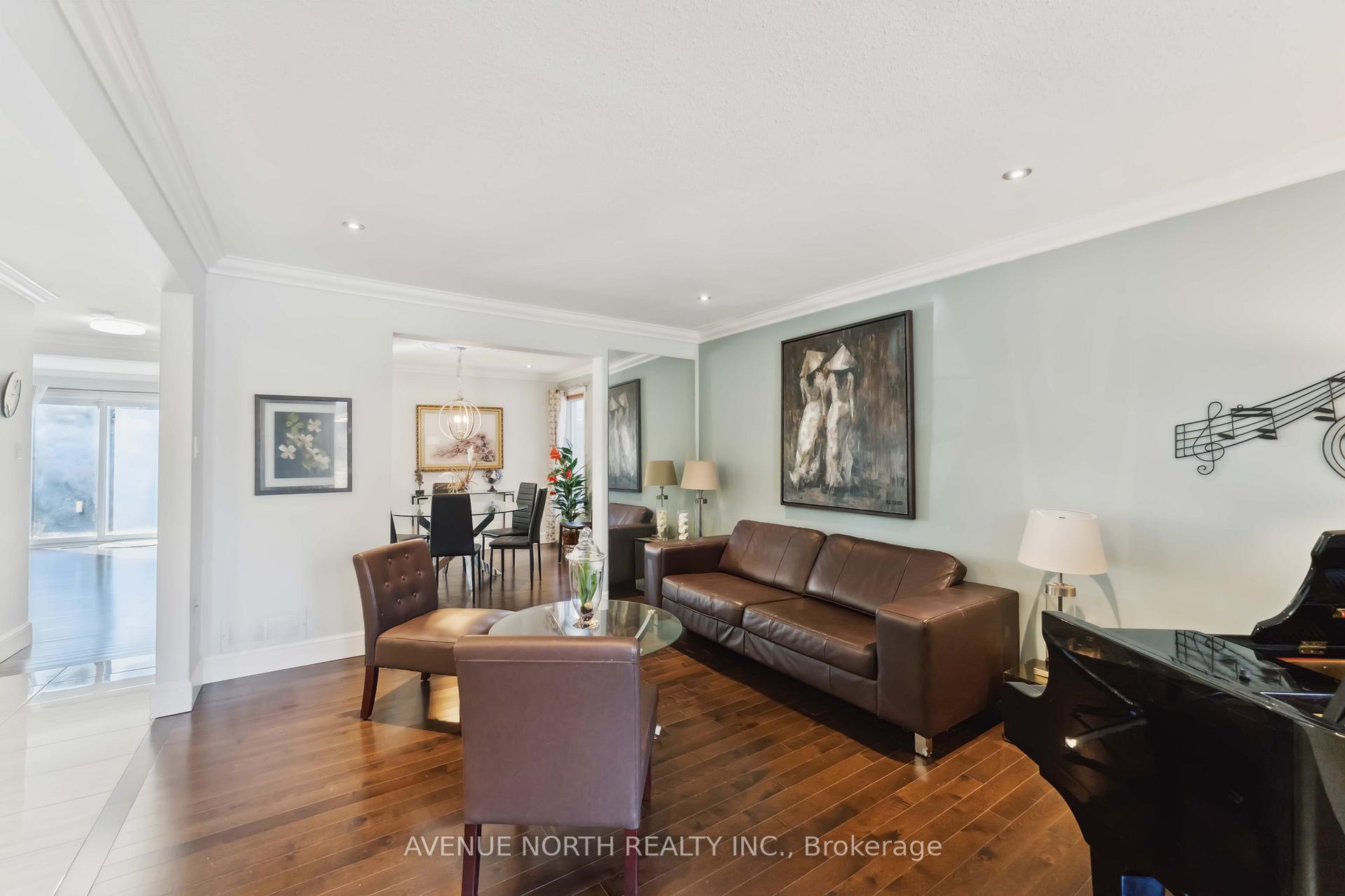 Photo 6 of 57 Buckingham Private, Ottawa, Hunt Club Woods — HOMEH