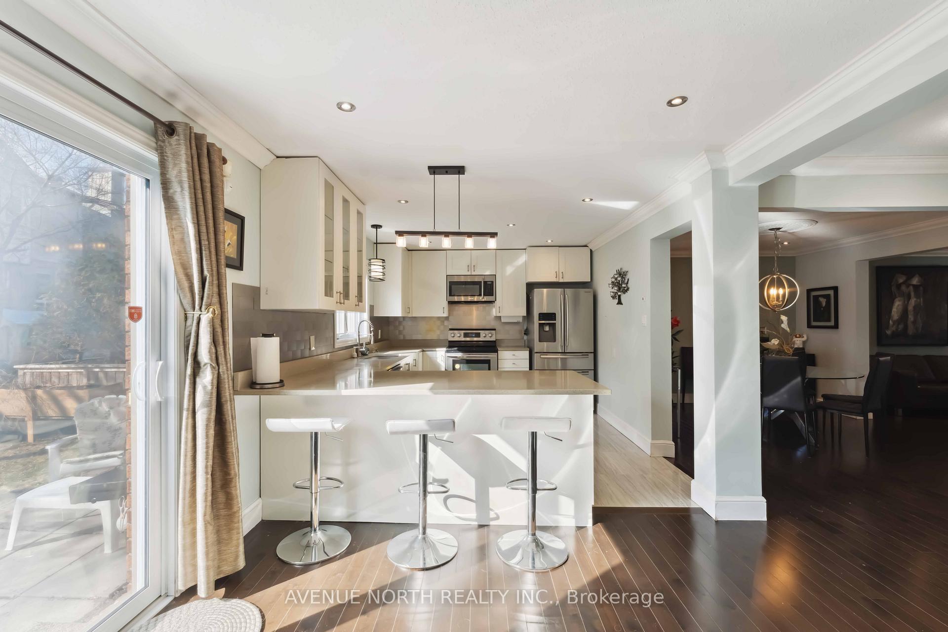 Photo 9 of 57 Buckingham Private, Ottawa, Hunt Club Woods — HOMEH