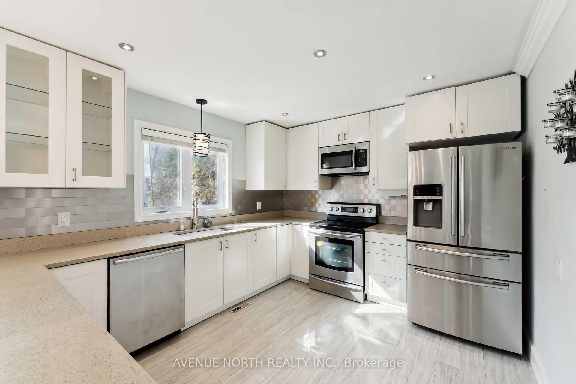Photo 10 of 57 Buckingham Private, Ottawa, Hunt Club Woods — HOMEH