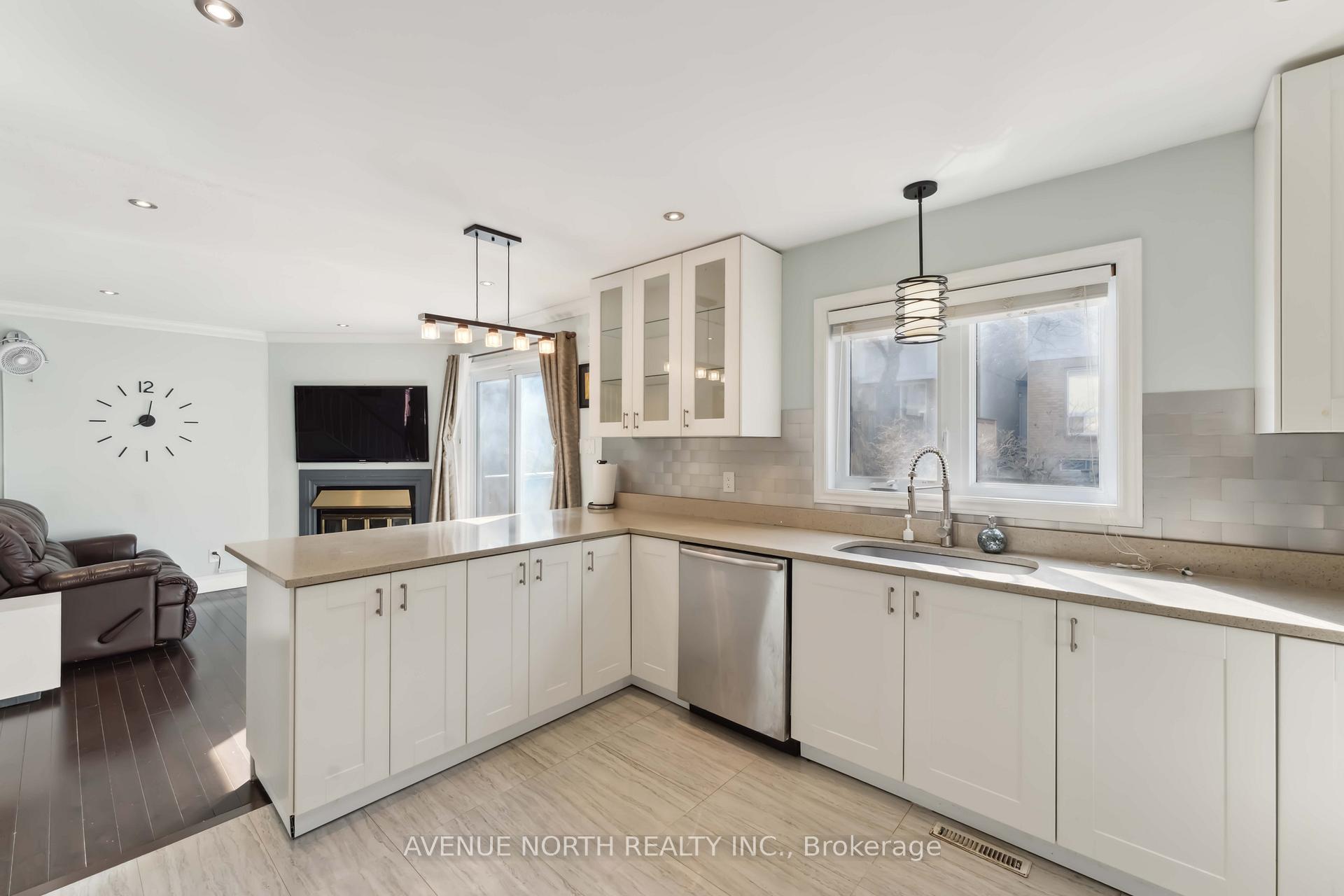 Photo 11 of 57 Buckingham Private, Ottawa, Hunt Club Woods — HOMEH