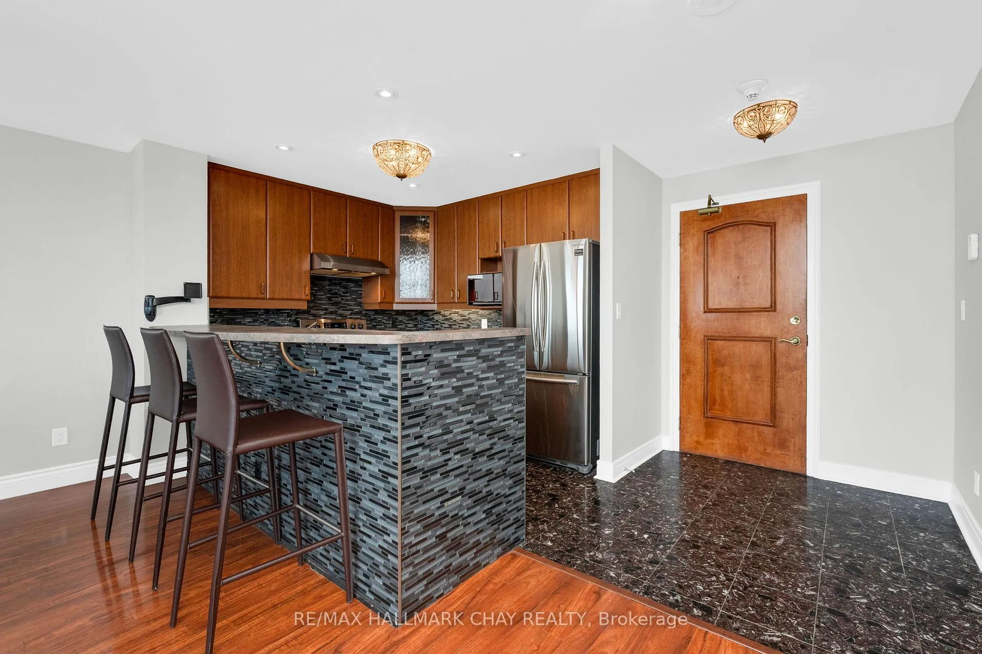 Photo 11 of Unit 910, 2 Toronto Street, Barrie, City Centre — HOMEH