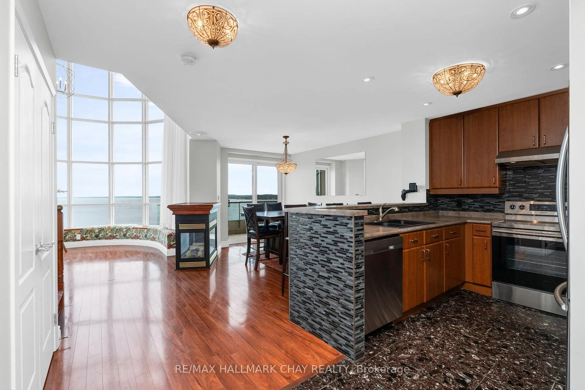 Photo 12 of Unit 910, 2 Toronto Street, Barrie, City Centre — HOMEH