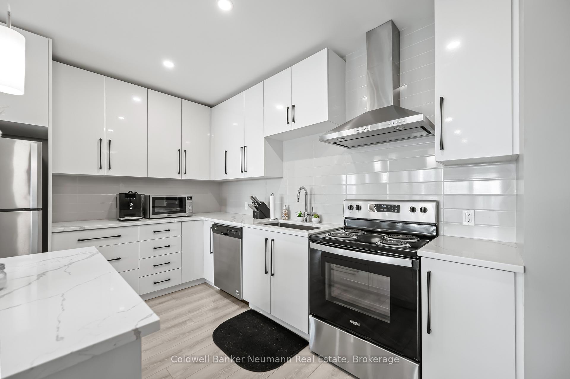 Photo 9 of Unit 305, 332 Gosling Gardens, Guelph, Clairfields/Hanlon Business Park — HOMEH