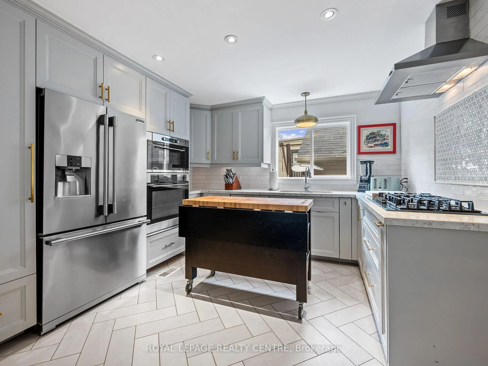 Photo 11 of 102 Twenty Third Street, Etobicoke, Long Branch — HOMEH