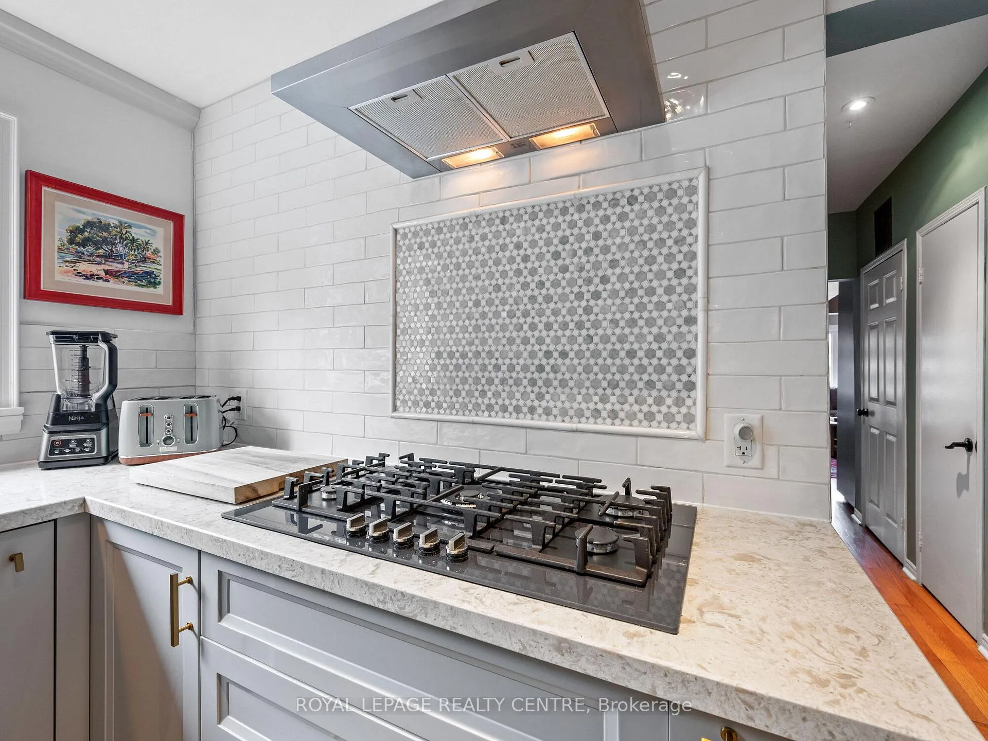 Photo 12 of 102 Twenty Third Street, Etobicoke, Long Branch — HOMEH