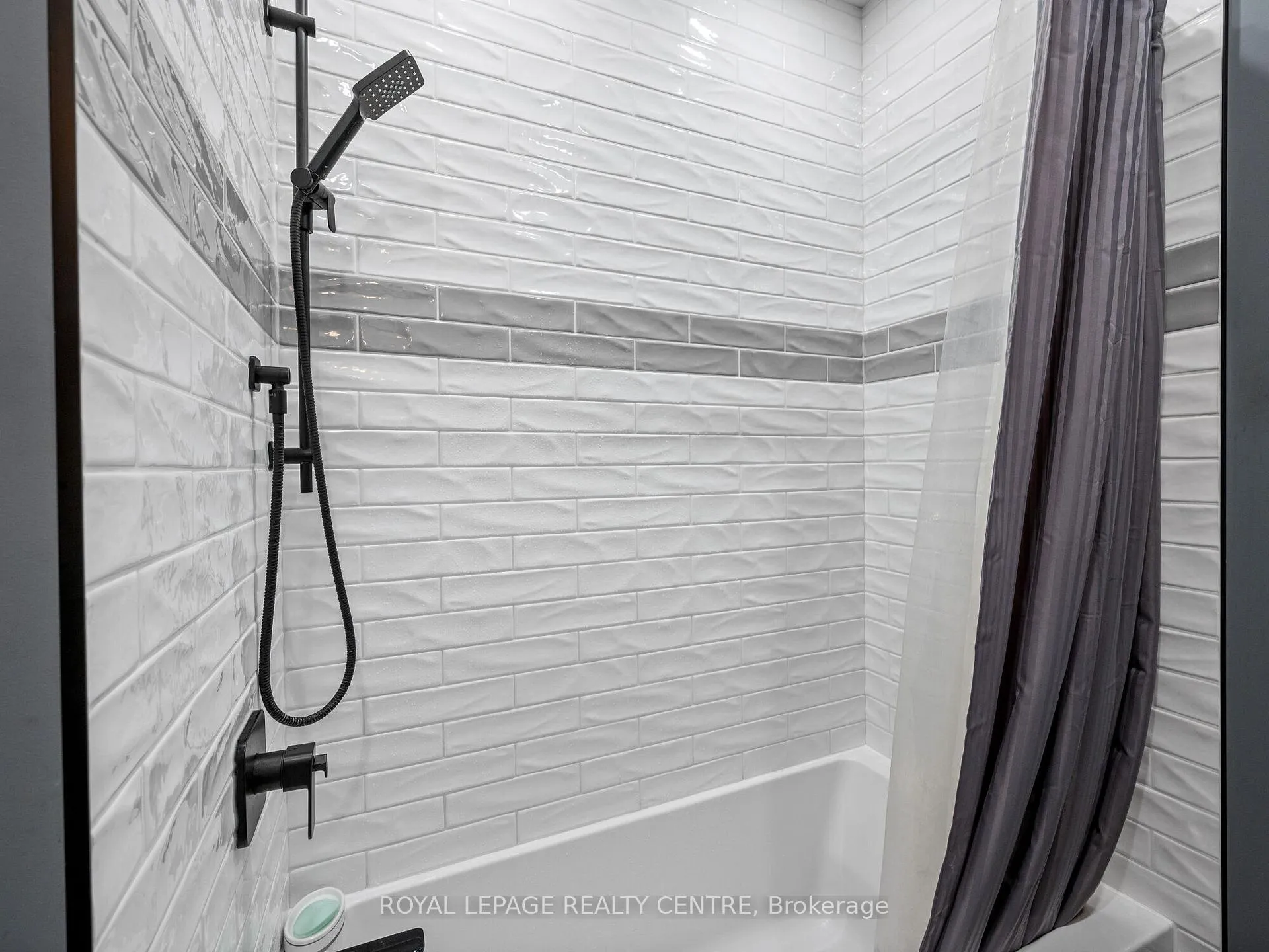 Photo 21 of 102 Twenty Third Street, Etobicoke, Long Branch — HOMEH
