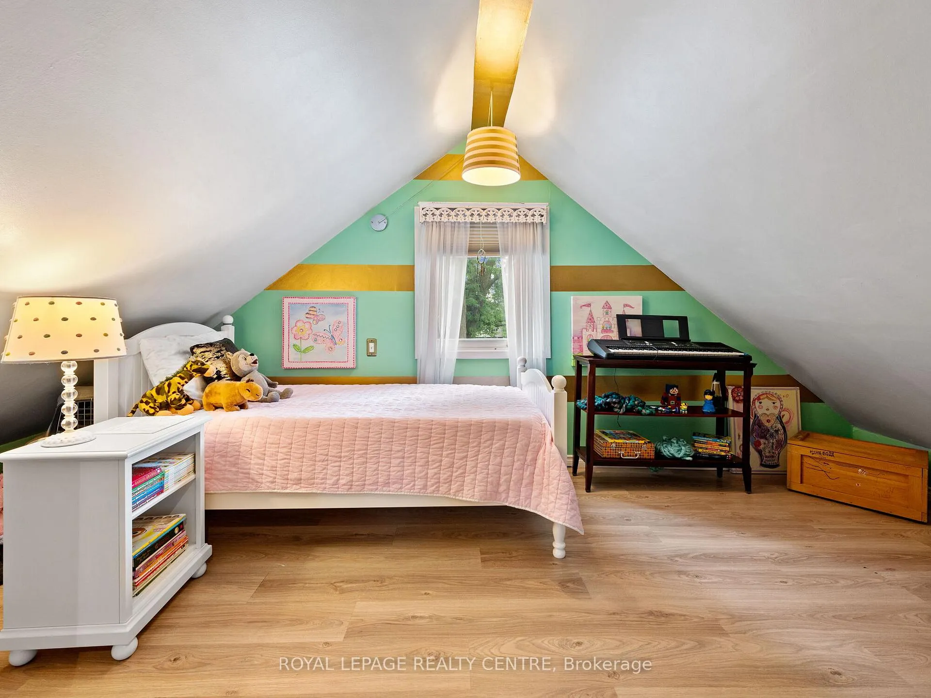 Photo 24 of 102 Twenty Third Street, Etobicoke, Long Branch — HOMEH