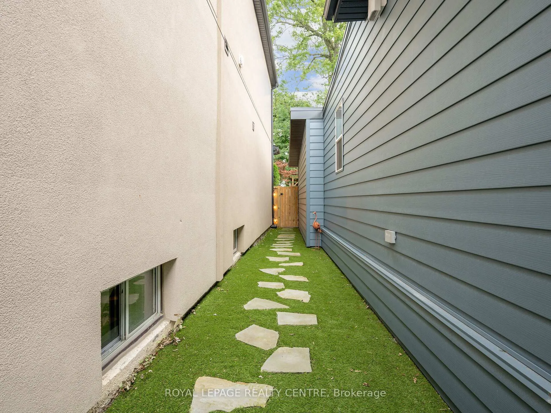 Photo 27 of 102 Twenty Third Street, Etobicoke, Long Branch — HOMEH