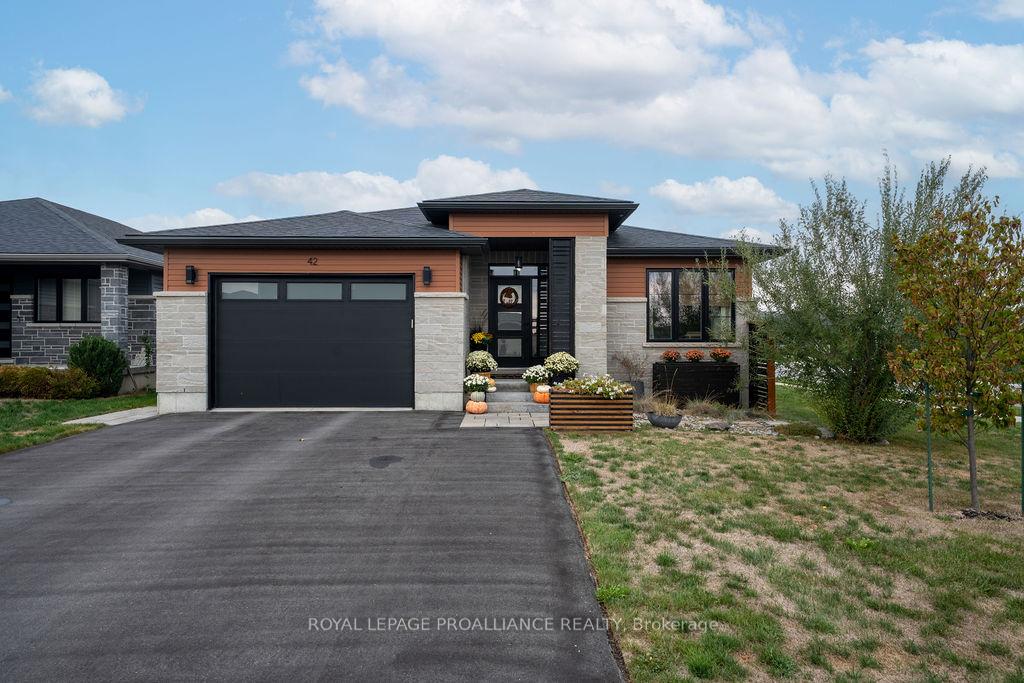 Photo 1 of 42 Lehtinen Crescent, Belleville, Belleville Ward — HOMEH