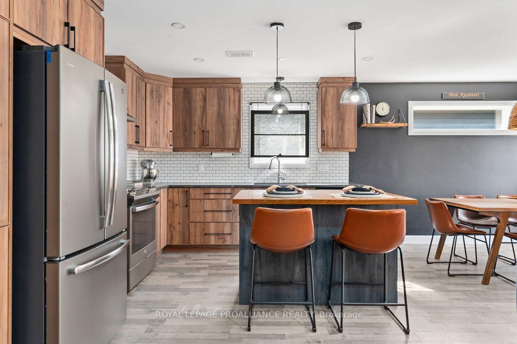 Photo 10 of 42 Lehtinen Crescent, Belleville, Belleville Ward — HOMEH