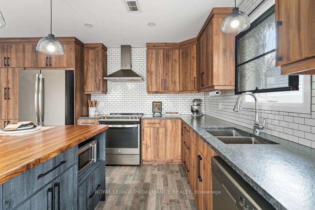 Photo 15 of 42 Lehtinen Crescent, Belleville, Belleville Ward — HOMEH