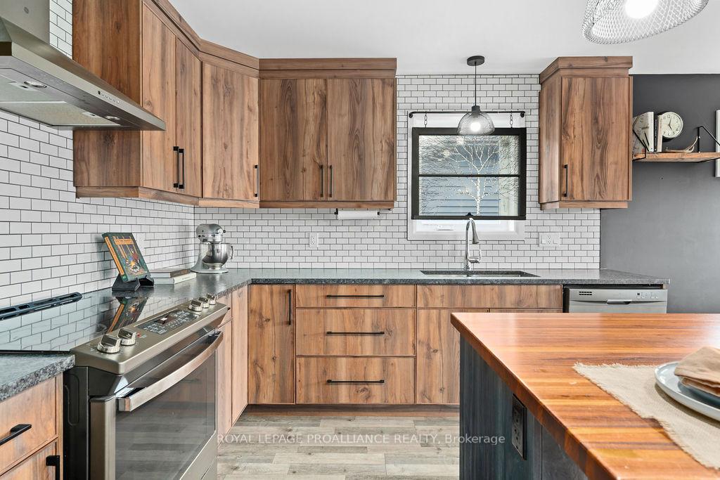 Photo 17 of 42 Lehtinen Crescent, Belleville, Belleville Ward — HOMEH