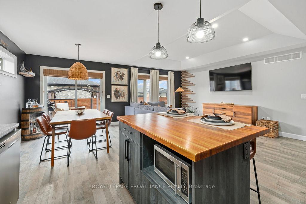 Photo 21 of 42 Lehtinen Crescent, Belleville, Belleville Ward — HOMEH