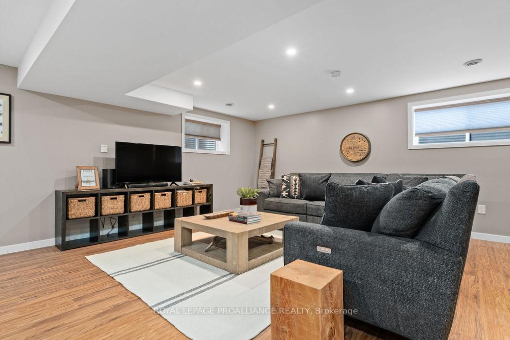 Photo 34 of 42 Lehtinen Crescent, Belleville, Belleville Ward — HOMEH