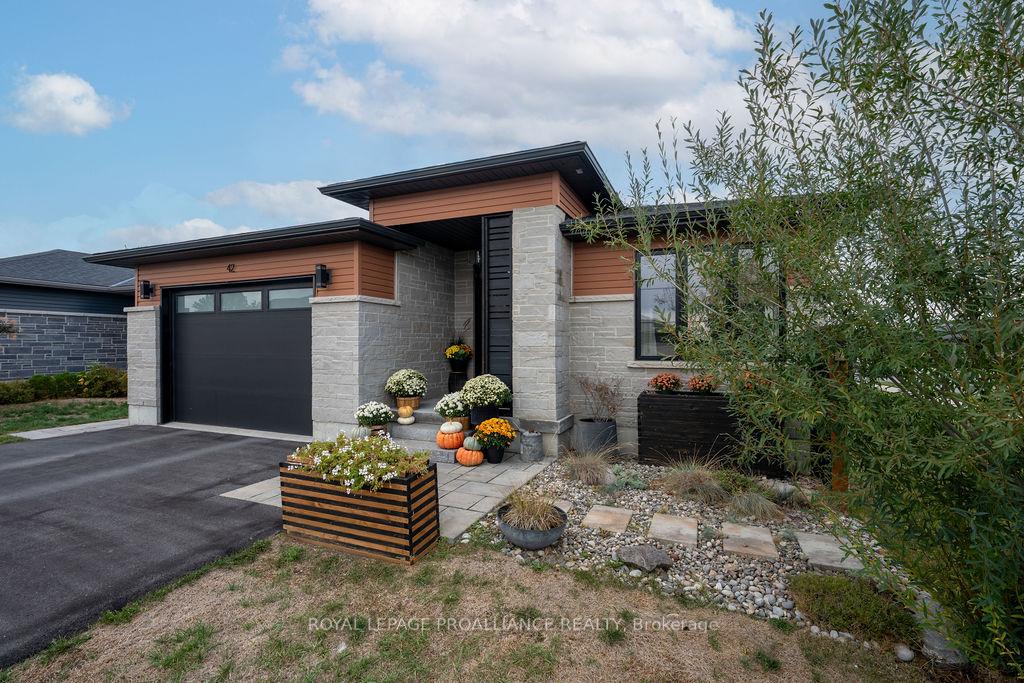 Photo 40 of 42 Lehtinen Crescent, Belleville, Belleville Ward — HOMEH