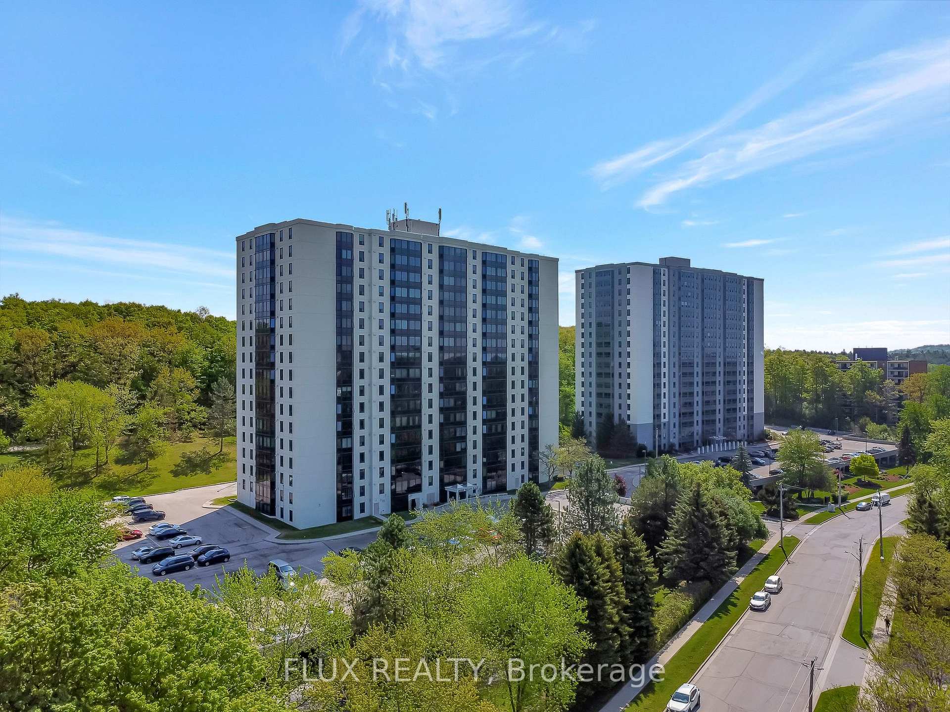 Photo 2 of Unit 902, 35 Green Valley Drive, Kitchener — HOMEH