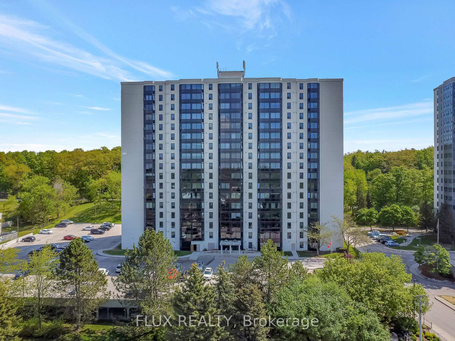 Photo 3 of Unit 902, 35 Green Valley Drive, Kitchener — HOMEH