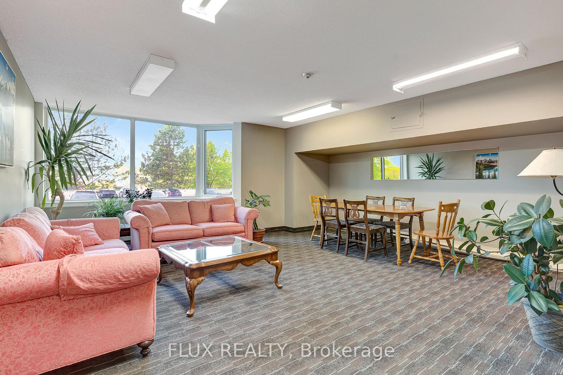 Photo 15 of Unit 902, 35 Green Valley Drive, Kitchener — HOMEH