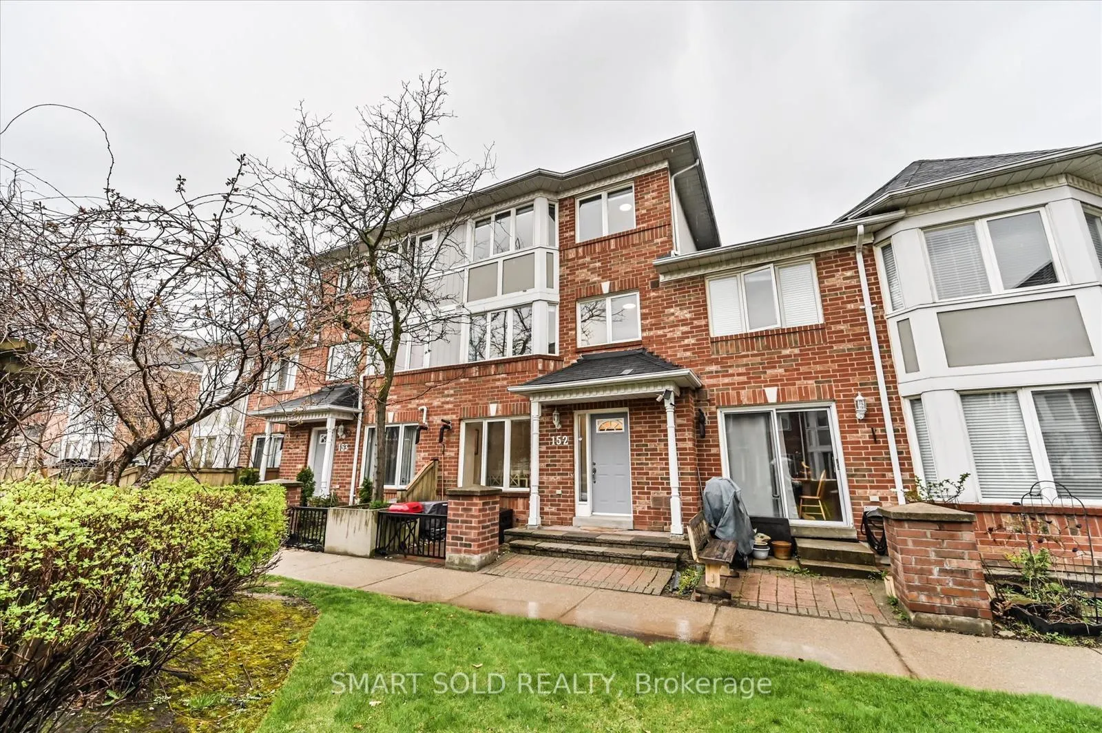 Front of Unit 152, 18 Clark Avenue W