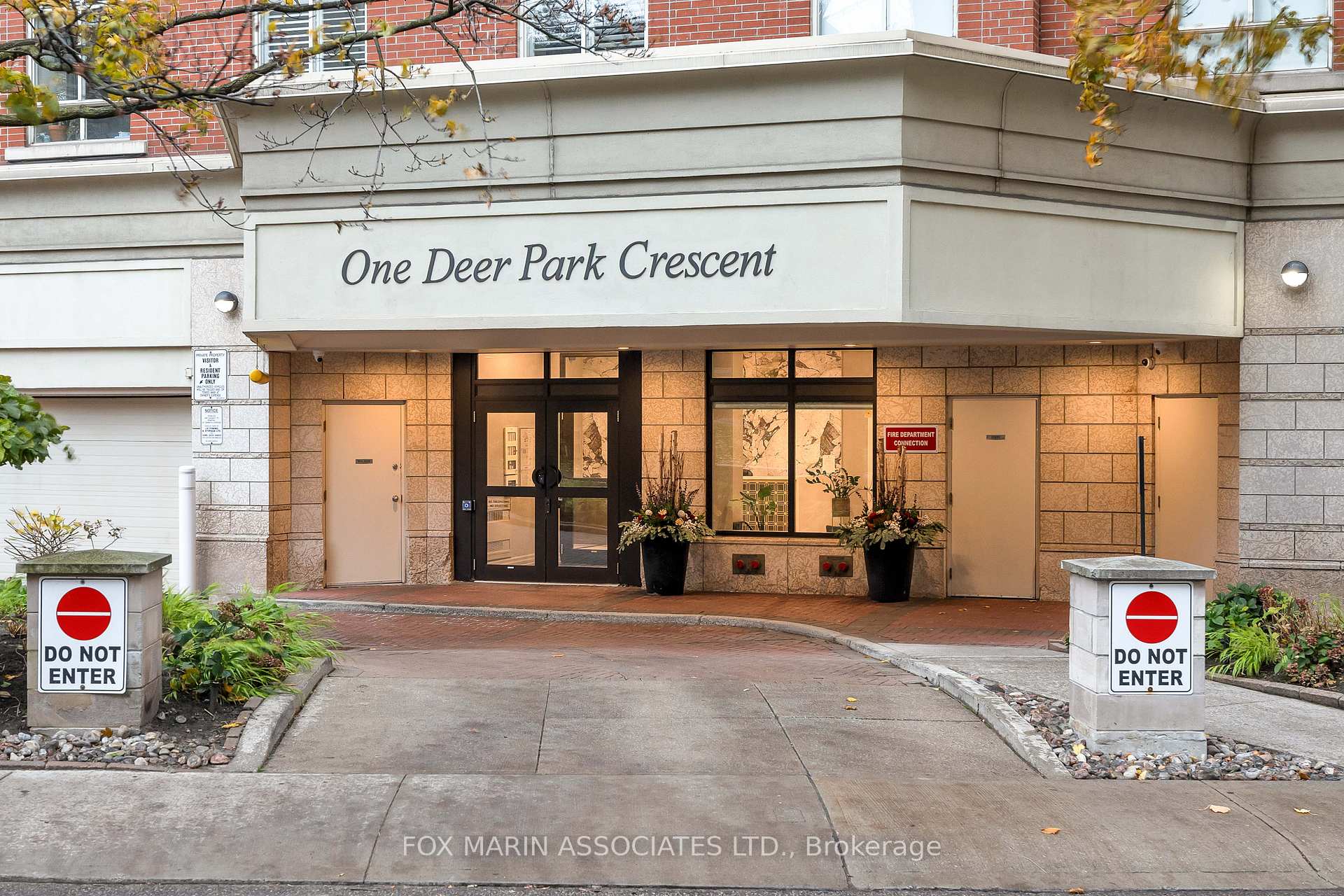 Photo 2 of Unit 701, 1 Deer Park Crescent, Toronto, Yonge-St. Clair — HOMEH